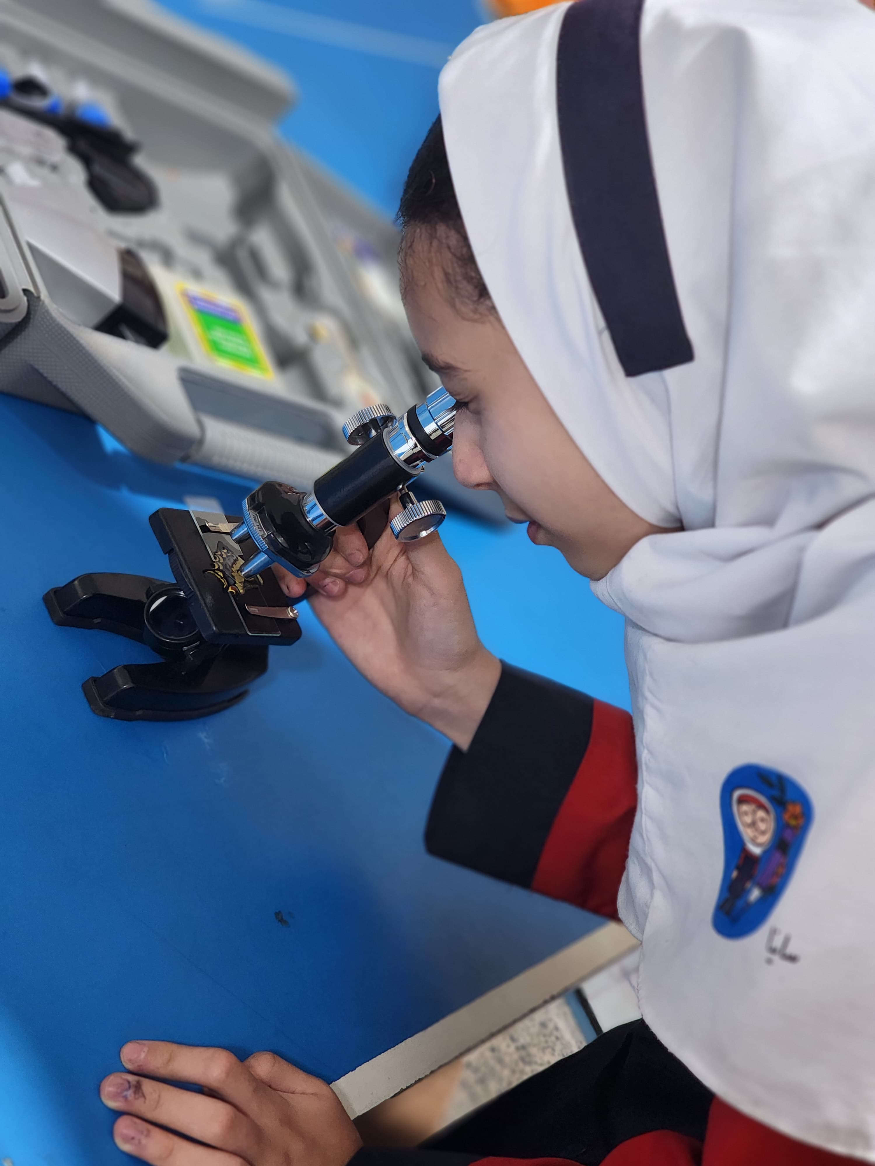 پیش دبستانی و دبستان آفرینش